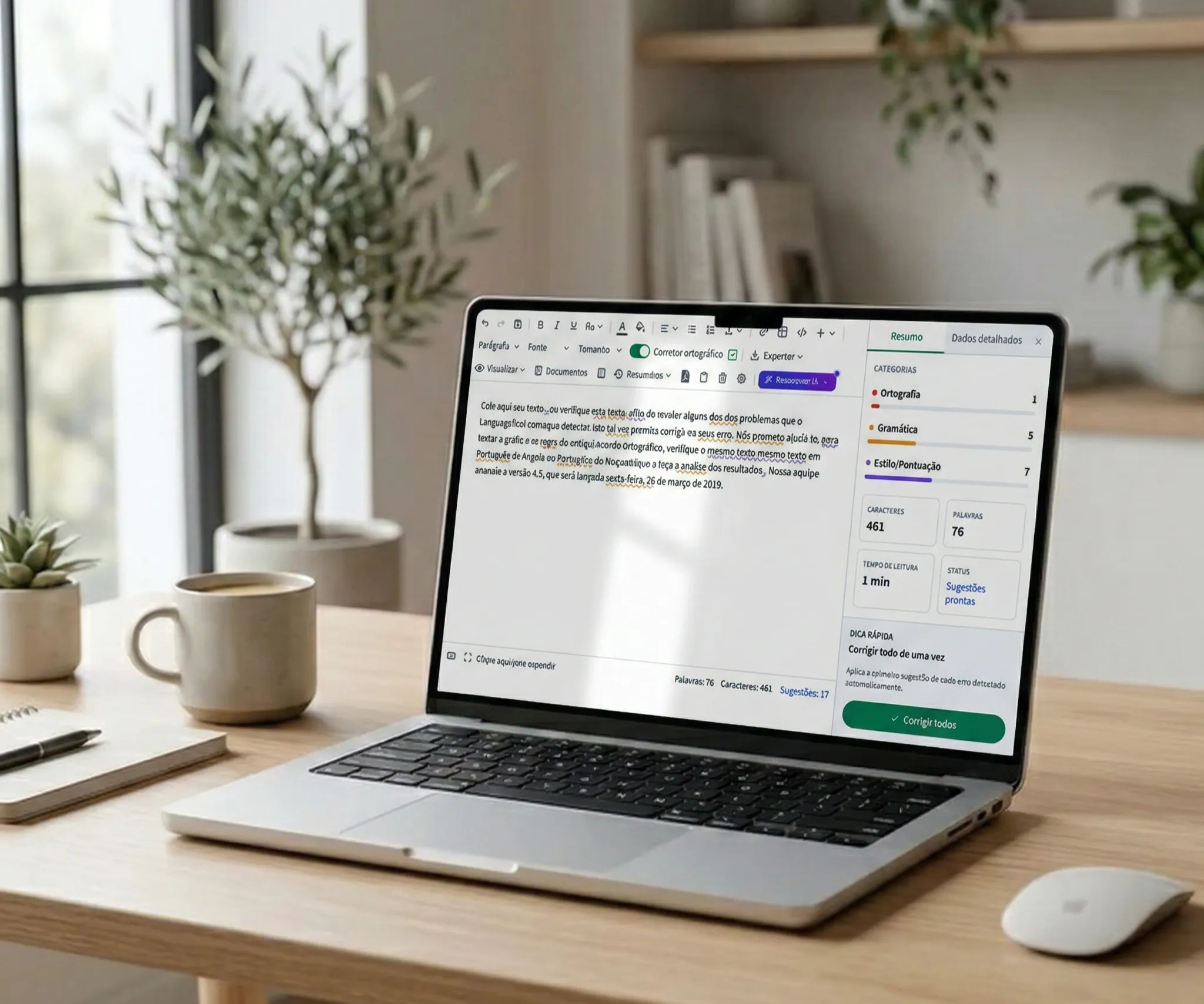 Editor de texto online gratuito - Interface simples e profissional exibida em um MacBook Pro